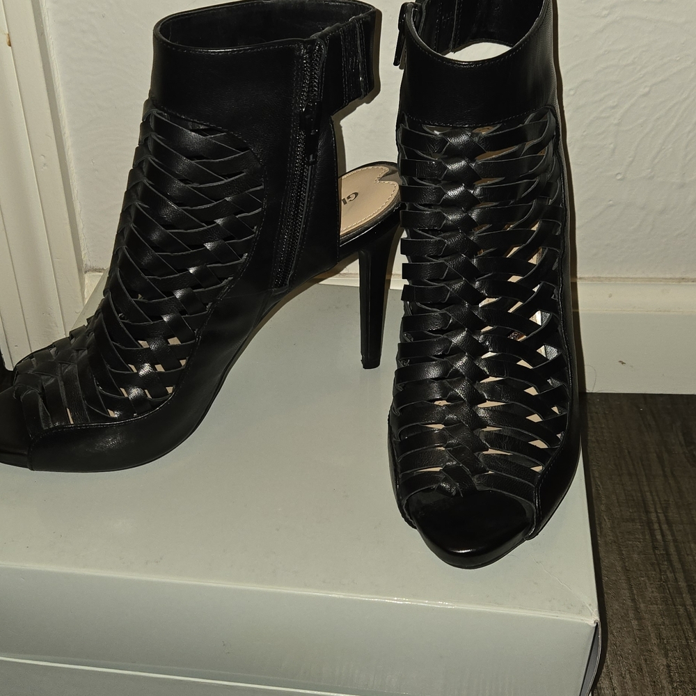 Gianni Bini Black Peep-Toe Heels